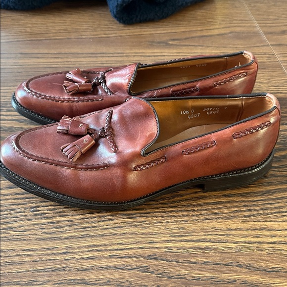 Allen Edmonds Brookwood Men's Burgundy Leather Tassel Loafers - Picture 2 of 7